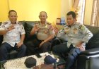 Cegah Kecelakaan, Polsek Pujananting dan Dishub Barru Kolaborasi Pemangkasan Pohon